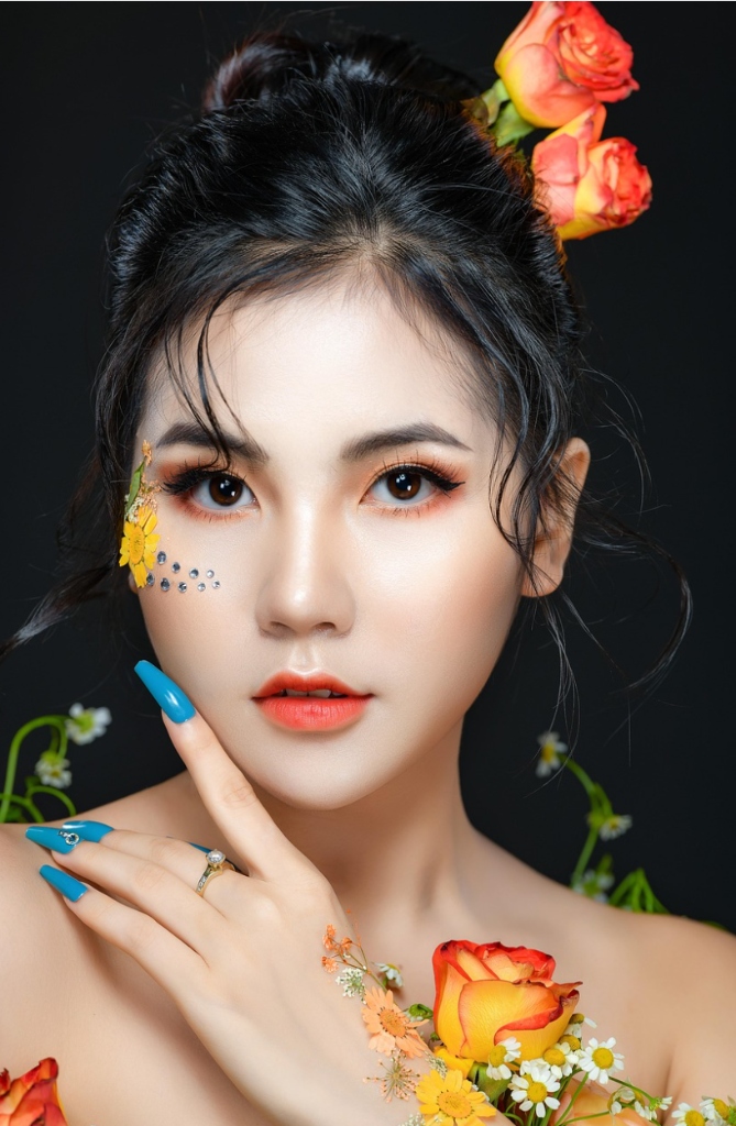 Vietnamese beauty Huong